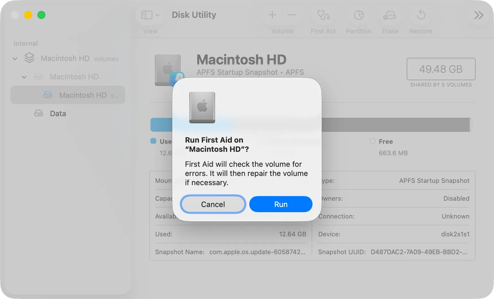 Disk Utility: all devices shown, First Aid on the container